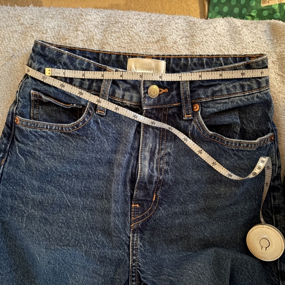 H&M High Rise Jeans - Picture 3 of 4